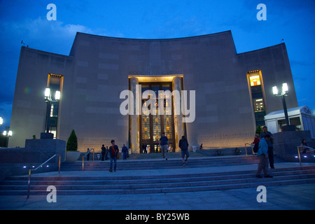 Brooklyn Public Library New York City gold Türen Stockfoto