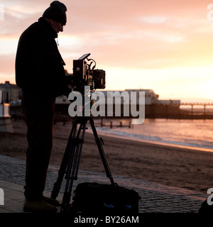 ein Kameramann mit einer roten modulare professionelle Video Digitalkamera Stockfoto