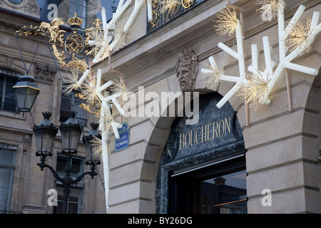 Boucheron laden dekoriert für Weihnachten in Place Vendôme in Paris, Frankreich Stockfoto