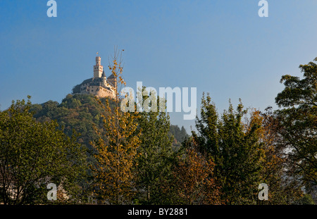 berühmte Marksburg Schloss am Berg wunderbar charmantes Dorf am Rhein River von Braubach Deutschland Stockfoto