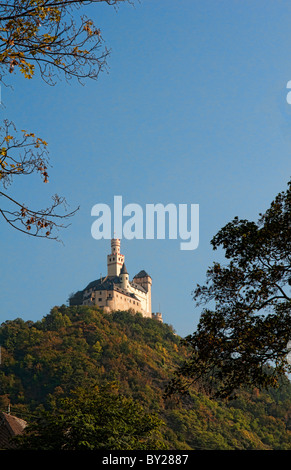 berühmte Marksburg Schloss am Berg wunderbar charmantes Dorf am Rhein River von Braubach Deutschland Stockfoto