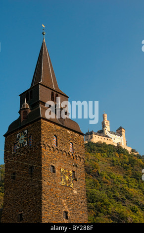 berühmte Marksburg Schloss am Berg wunderbar charmantes Dorf am Rhein River von Braubach Deutschland Stockfoto