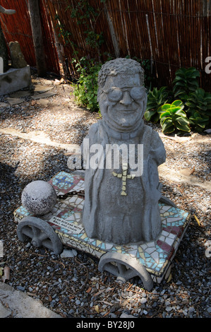 Evita Se Perron Zentrum in Darling western Cape Südafrika-Skulptur im Garten von Alan Boesak Kleriker Stockfoto