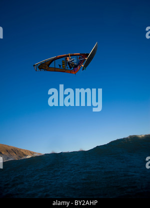 Windsurfer während einer Sommersitzung in Dougs Beach. Stockfoto