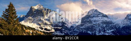 Alpine Pisten mit Blick auf das Wetterhorn (links). Schweizer Alpen, Schweiz Stockfoto