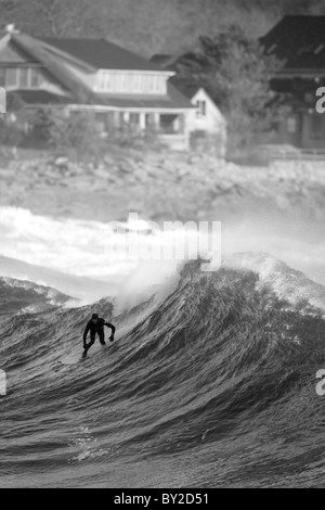 Winter-Surfer fallen in Stockfoto