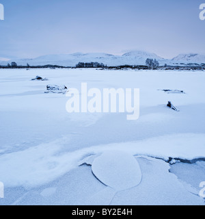 Gefrorene Loch Ba im Winter, Rannoch Moor, Highland, Schottland Stockfoto