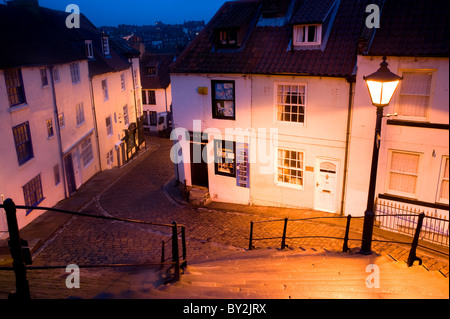 Am frühen Morgen Blick über Hafen von Whitby, genommen von der berühmten Whitby-Treppe, die zur Abtei führen. Jan 2011 Stockfoto