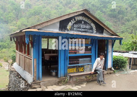 Ein Gästehaus auf der Annapurna Sanctuary Trek in Nepal Stockfoto