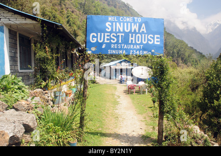 Ein Gästehaus in Sinuwa auf den Annapurna Sanctuary trek in Nepal Stockfoto