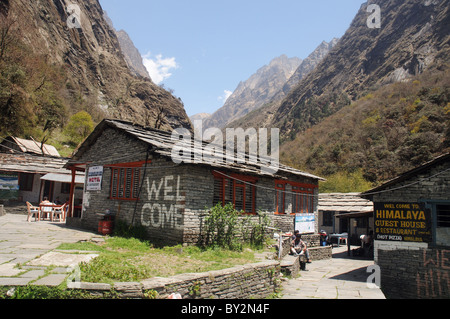 Die nepalesische Dorf des Himalaya Hotel an der Annapurna Sanctuary trek Stockfoto