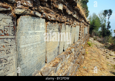 Ein Mani-Mauer in Nepal Stockfoto