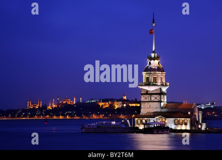 Die "Mädchenturm" (auch bekannt als "Leandro Turm" und "Kiz Kulesi" im türkischen) im Bosporus, Istanbul, Türkei. Stockfoto