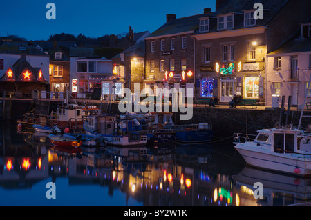 Padstow Hafen mit Weihnachtsbeleuchtung Stockfoto