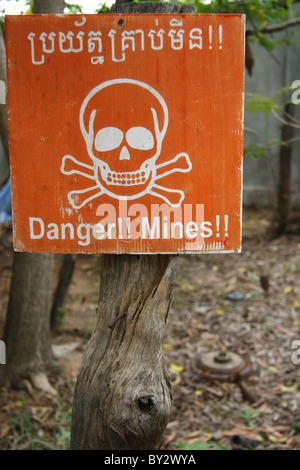 Zeichen im kambodschanischen Land Mine Museum in der Nähe von Siem Reap, Kambodscha. Stockfoto