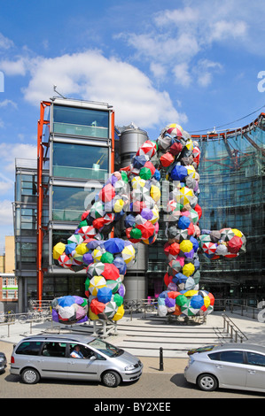 Channel Four Hauptquartier in Horseferry Road London mit Regenschirm Skulptur Stockfoto