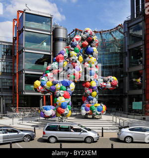 Channel Four Hauptquartier in Horseferry Road London mit Regenschirm Skulptur Stockfoto