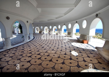 Kalithea Thermen, Rhodos, die Rotunde mit reich verzierten Pebble Mosaik-Fußboden im traditionellen griechischen Stil. Stockfoto