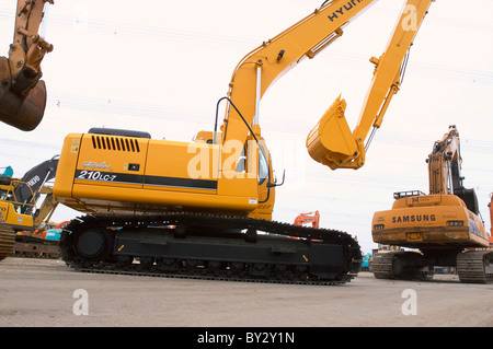 Caterpillar Bagger niedrigen Winkel Stockfoto