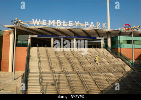 Schritte im Wembley Park u-Bahnstation London UK Stockfoto