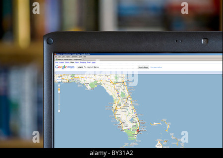Durchführen einer Suche von Google Maps auf einen Laptop-Computer, USA Stockfoto