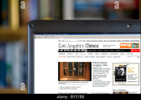 Durchsuchen der Los Angeles Times-Website auf einem Laptopcomputer, U.S. Stockfoto