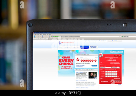 Kaufen ein Ticket online auf der Website der UK National Lottery, UK Stockfoto