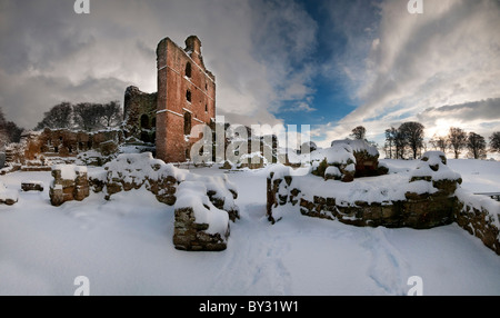 Ansicht des Bergfrieds Norham Castle einmal der gefährlichste Ort in England. Eines der Lieblingsthemen Turners. Stockfoto