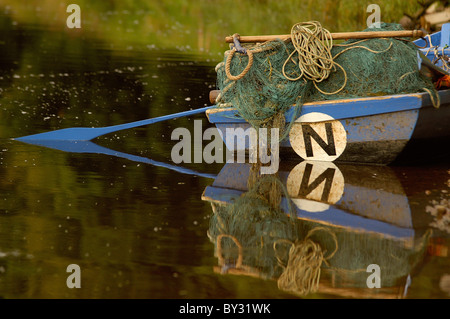 Fluss Tweed links net Boot in Paxton Fischerei eine von nur zwei Fischerei jetzt auf den Tweed. Stockfoto