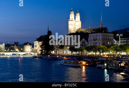 Die Promenade am Zürichsee mit Blick auf die Altstadt, Zürich, Schweiz Stockfoto