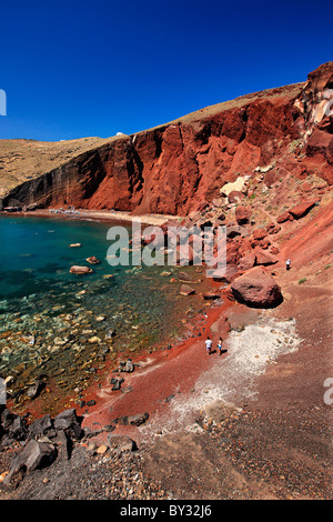 Der berühmte 'Rot'-Strand auf der südlichen Küste von Santorin, Griechenland Stockfoto