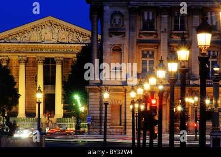 La Madeleine in Paris bei Nacht Stockfoto