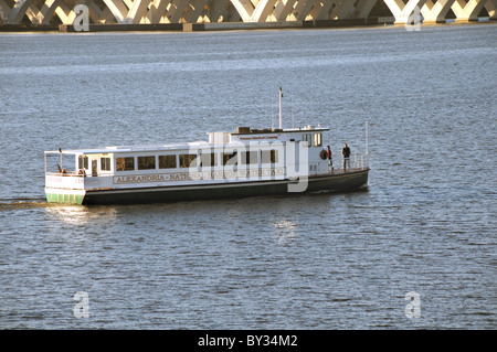 Wasser-Taxi auf dem Potomac River National Harbor Stockfoto