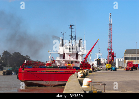 Containerschiff bei Great Yarmouth dockt Vereinigtes Königreich Stockfoto