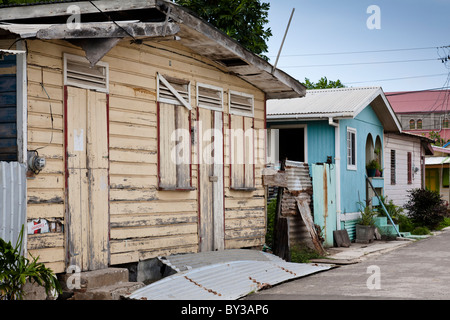 Bunte Holzhäuser in Gros Islet, St. Lucia, Karibik. Stockfoto