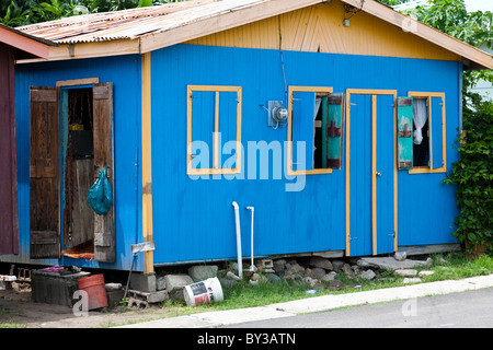 Bunte Holzgebäude in Gros Islet, St. Lucia, Karibik. Stockfoto