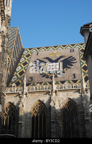 Das Ziegeldach des Stephansdoms (St Stephen Kathedrale), Wien, Österreich. Stockfoto