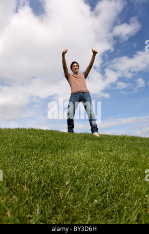 junger Teenager an der frischen Luft im park Stockfoto