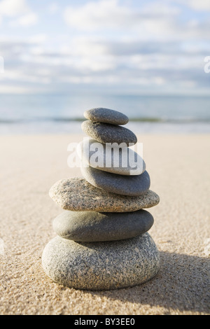 USA, Massachusetts, Strand Steinen gestapelt Stockfoto