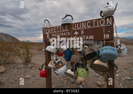 USA, California, Tee Wasserkocher Junction Straßenschild Stockfoto