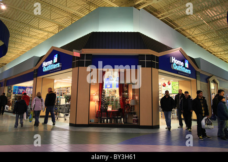 Nach Hause Outfitters Outlet Fabrikverkauf in Vaughan Mills Mall in Toronto, Kanada 2010 Stockfoto