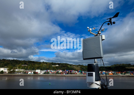 Wetter Instrumente auf Blackrock Castle von den River Lee, Stadt Cork, Irland Stockfoto