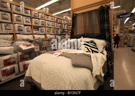 Nach Hause Outfitters Outlet Fabrikverkauf in Vaughan Mills Mall in Toronto, Kanada 2010 Stockfoto