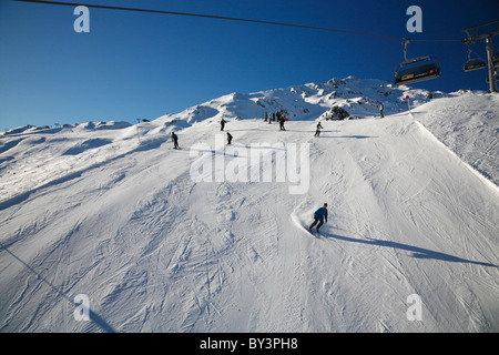 Skifahren auf dem Hügel am Zillertal Arena, Österreich, Europa Stockfoto