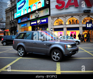 4 x 4 Fahrzeug in Bewegung in London Stockfoto