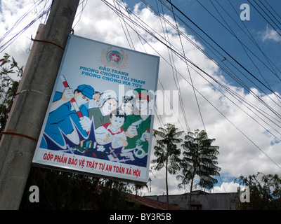 Dalat, Vietnam, ein propagandaplakat attraktiv für Menschen zu folgen verstorbenen Präsidenten Ho Chi Minh moralische Werte im ganzen Land gesehen werden kann. Stockfoto