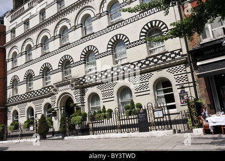 Frontansicht des Langham Court Hotel in Langham St, London. Stockfoto