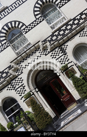 Frontansicht des Langham Court Hotel in Langham St, London. Stockfoto