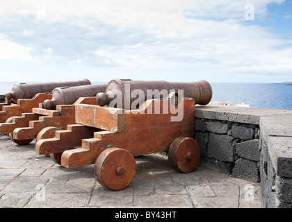 Kanonen bewacht das Castillo de Santa Catalina Santa Cruz La Palma Kanaren Spanien Stockfoto