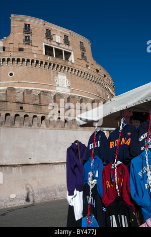 Rom Italien t-Shirts zum Verkauf in touristischen Straßenstand in der Nähe von Castel St. Angelo Stockfoto